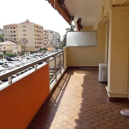 Agreable Et Spacieux 2 Pieces, Avec Grande Terrasse